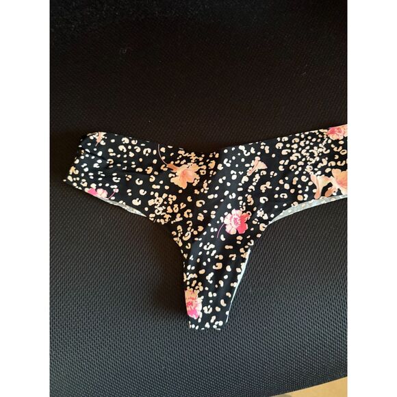PINK by Victorias Secret Thong - BNWT - Picture 1 of 3